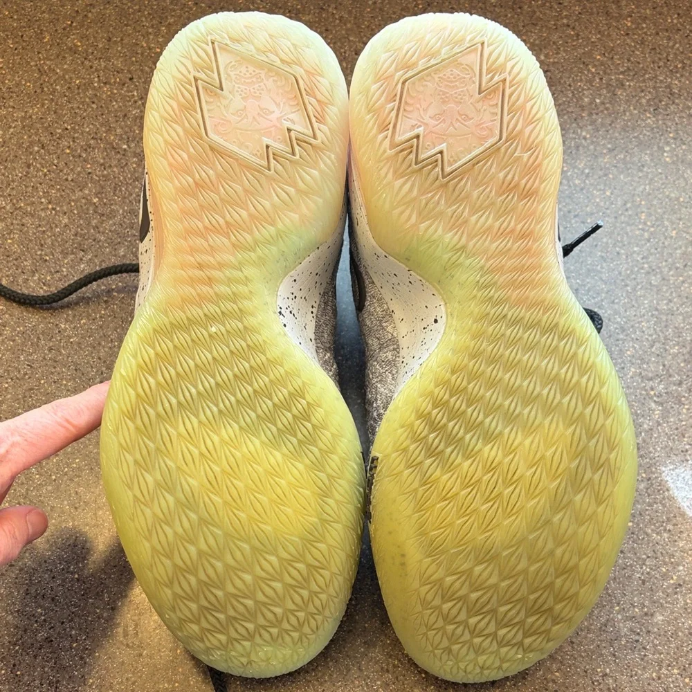 Nike Gray quilted Sneakers with Red Accents - Picture 10 of 11